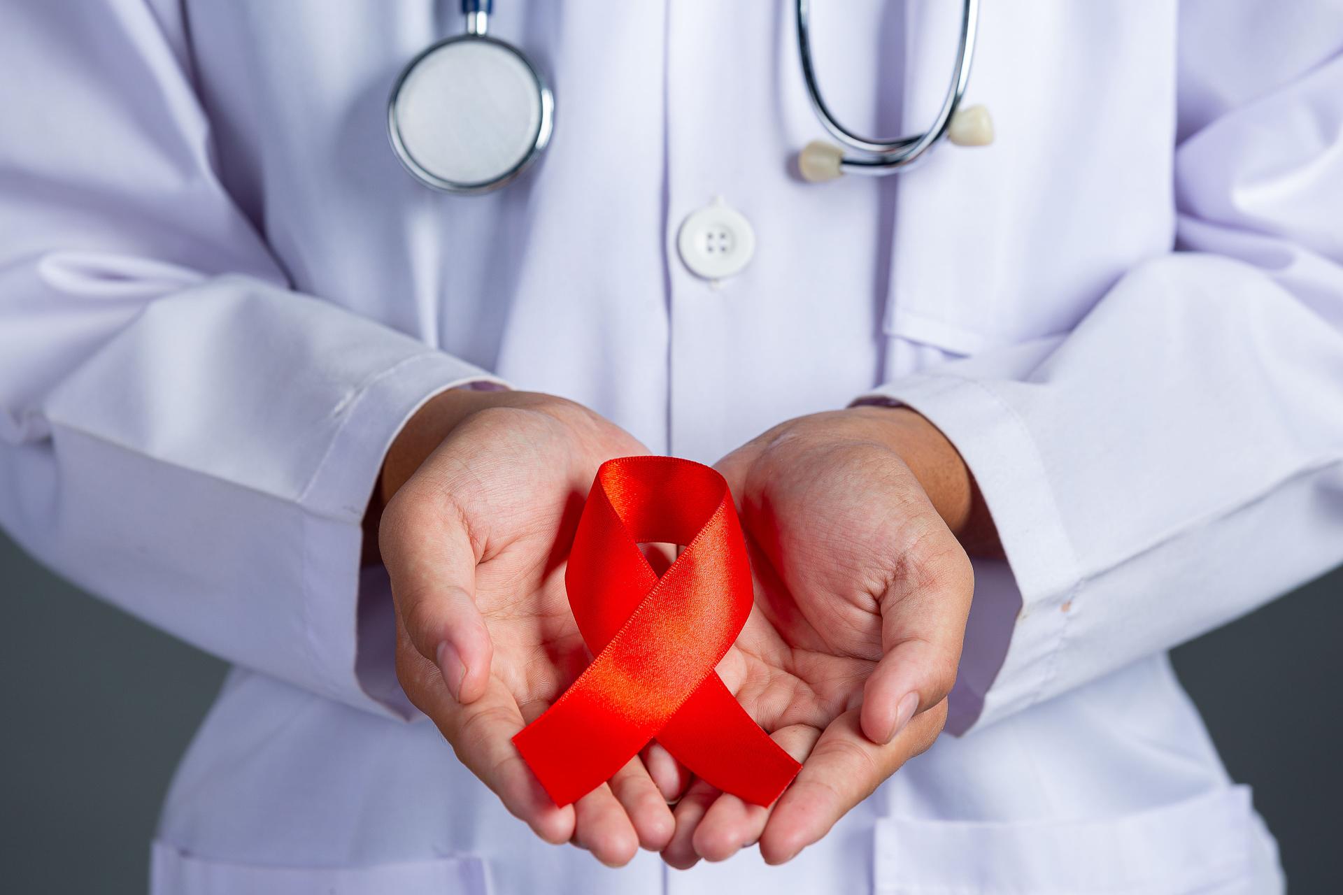 DEZEMBRO VERMELHO – Mês da luta contra a AIDS | Diagnósticos do Brasil